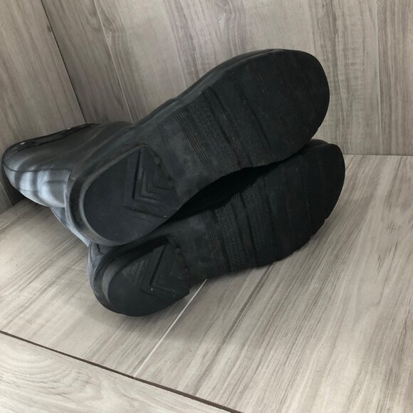Hunter Boots Mens 7 Black Rubber Rain Shoes There is paint and no top strap